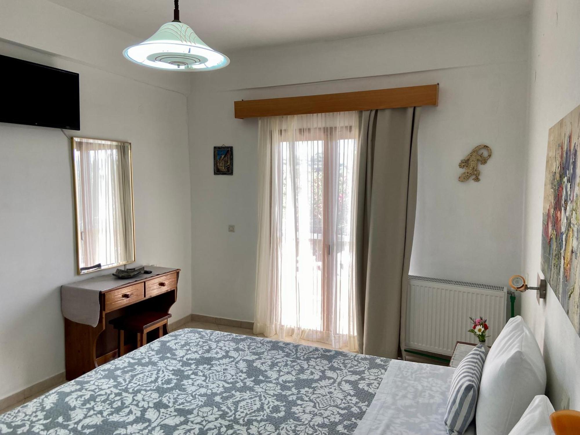 Floros Apartments Άγιος Στέφανος Εξωτερικό φωτογραφία