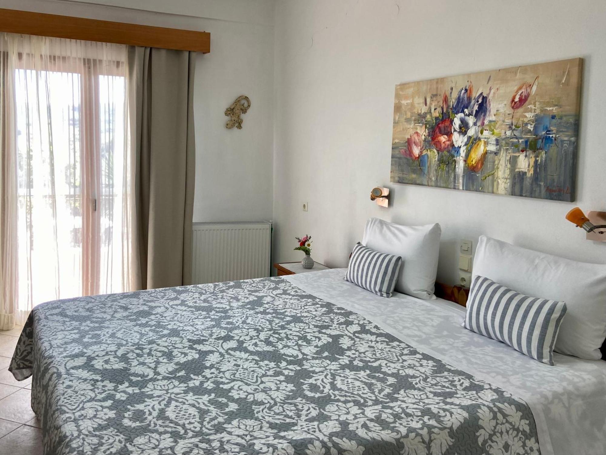 Floros Apartments Άγιος Στέφανος Εξωτερικό φωτογραφία