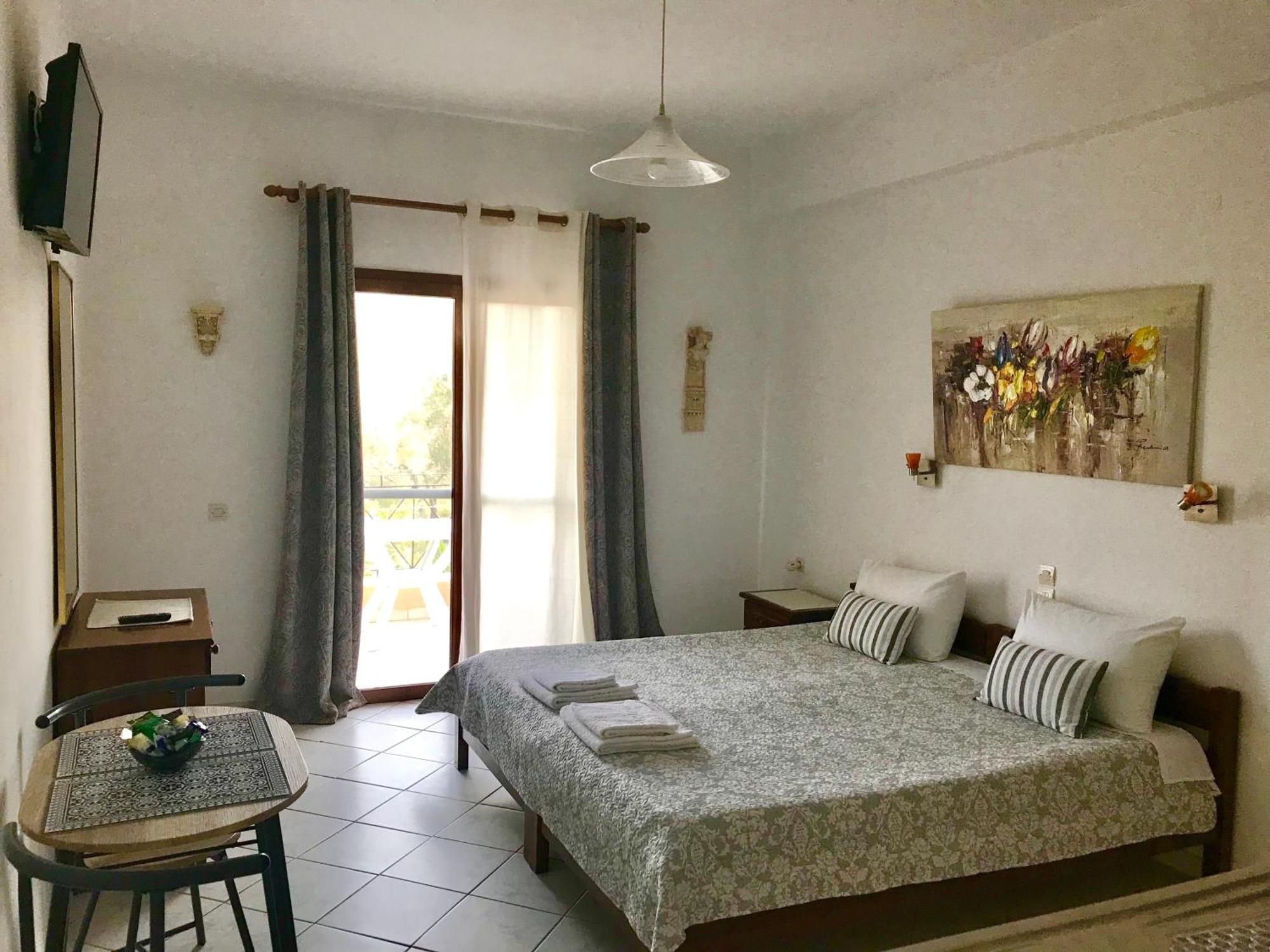 Floros Apartments Άγιος Στέφανος Εξωτερικό φωτογραφία
