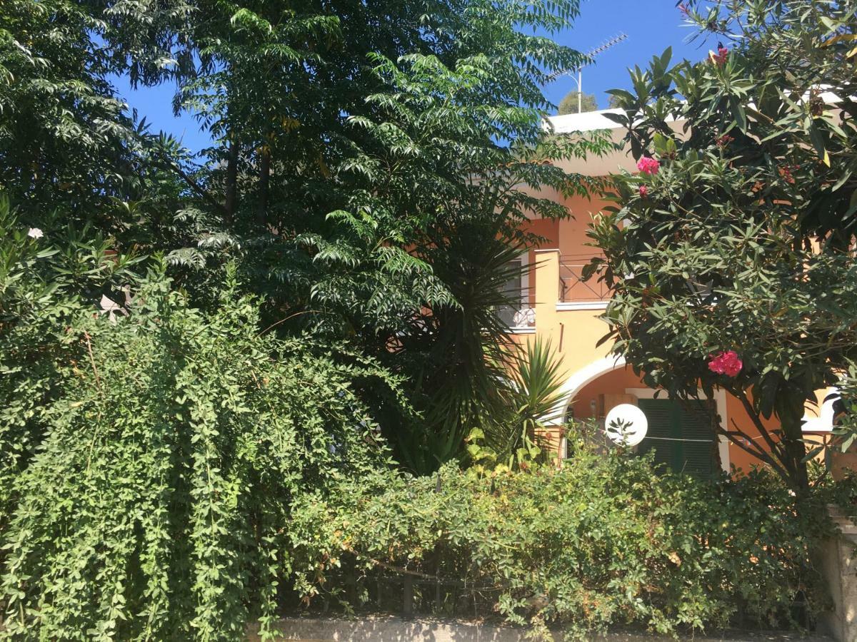 Floros Apartments Άγιος Στέφανος Εξωτερικό φωτογραφία